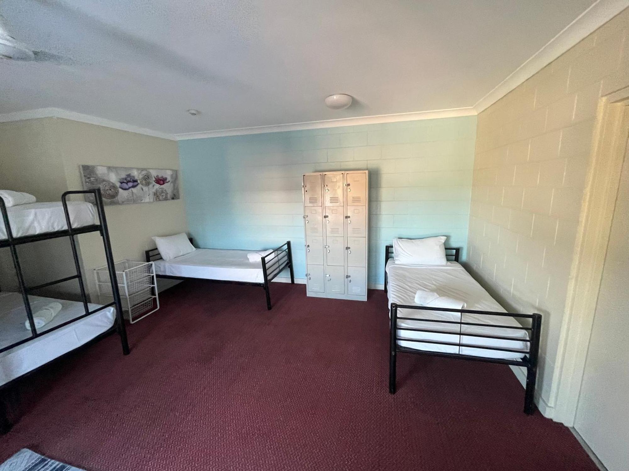 Seaside Lodge Hostel Townsville- Right Next To Coles, 2 Mins Walk To Strand & Cbd Exterior photo