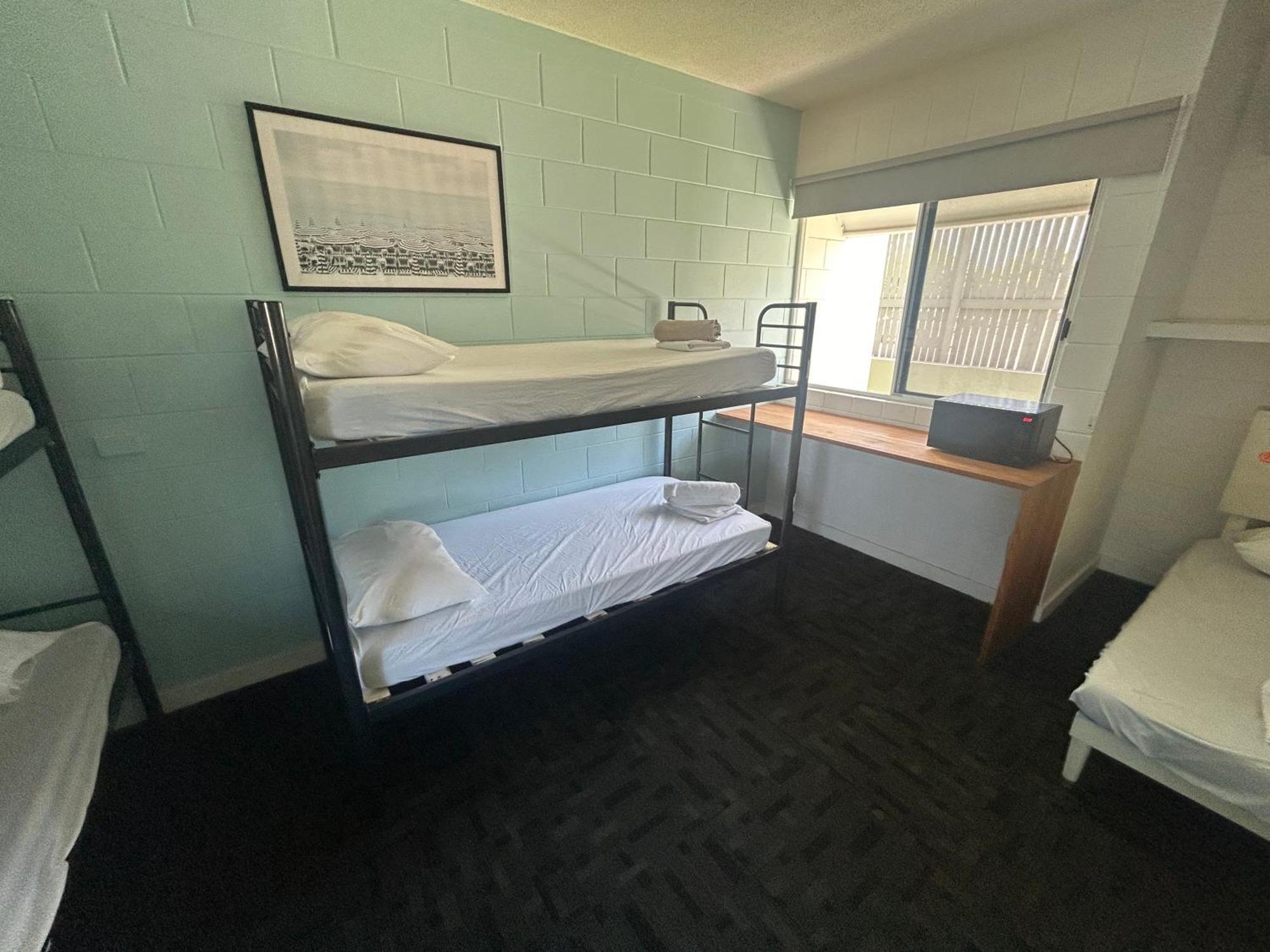 Seaside Lodge Hostel Townsville- Right Next To Coles, 2 Mins Walk To Strand & Cbd Exterior photo